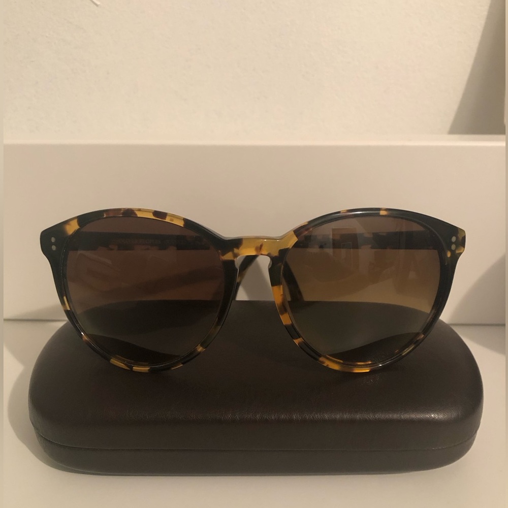 ILLESTEVA SUNGLASSES